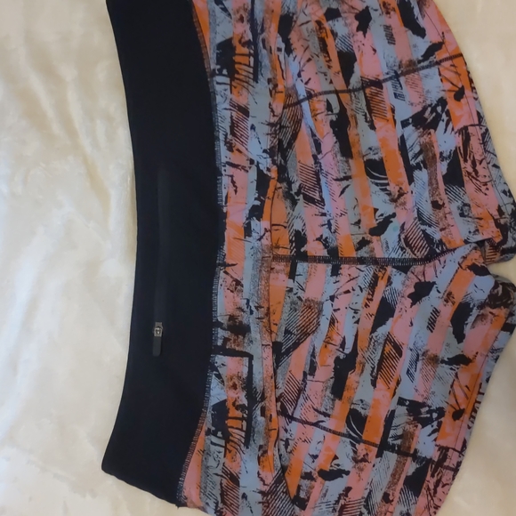 Lululemon Speed Up shorts - Picture 6 of 8